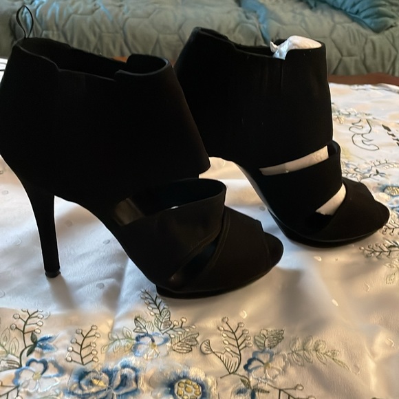 Black Suede Step-in Platform 4” Heel Shooties 9.5 - Picture 3 of 6